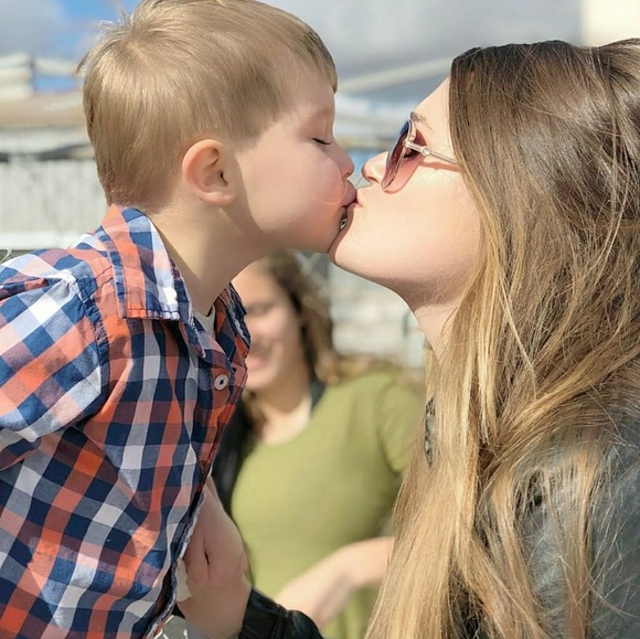 Meet your Posh Ambassador 🖤Abby - Picture 5 of 11